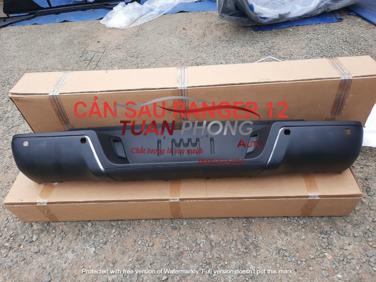 Cản Sau FORD RANGER 2014 2015 2016 2017(đen)  Có Lỗ Cảm Biến